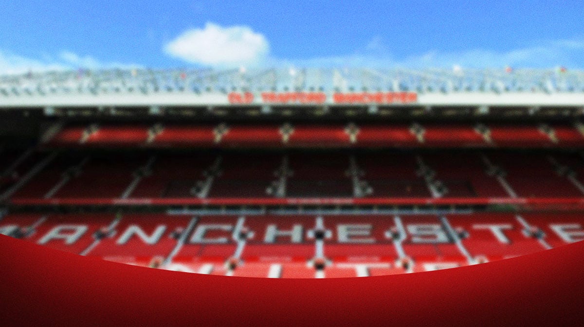 Manchester United target hints at move to Old Trafford